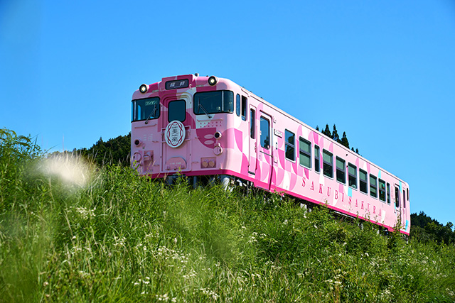 観光列車「SAKU美SAKU楽」外観（イメージ）