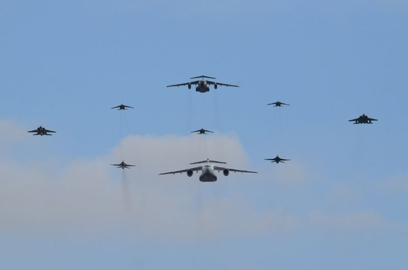 岐阜基地航空祭名物の異機種大編隊飛行