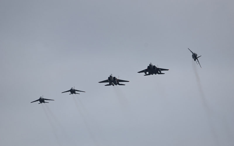 中編隊＆機動飛行 F-15JとT-4