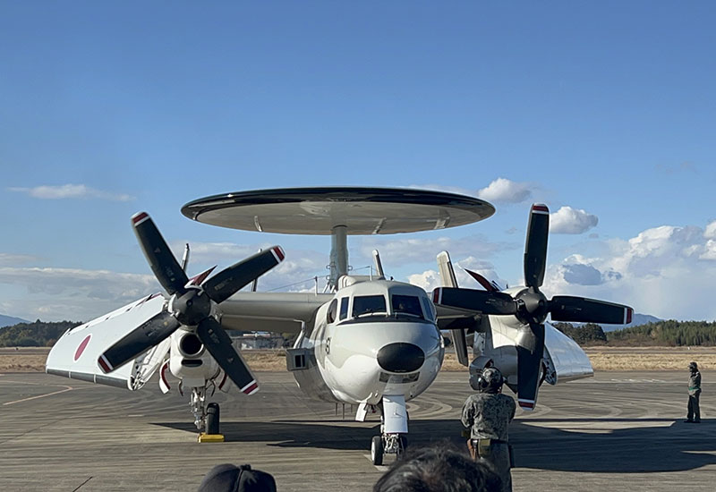 航空祭当日のサプライズイベントで公開されたE-2Cホークアイの主翼展開＆折畳みデモ